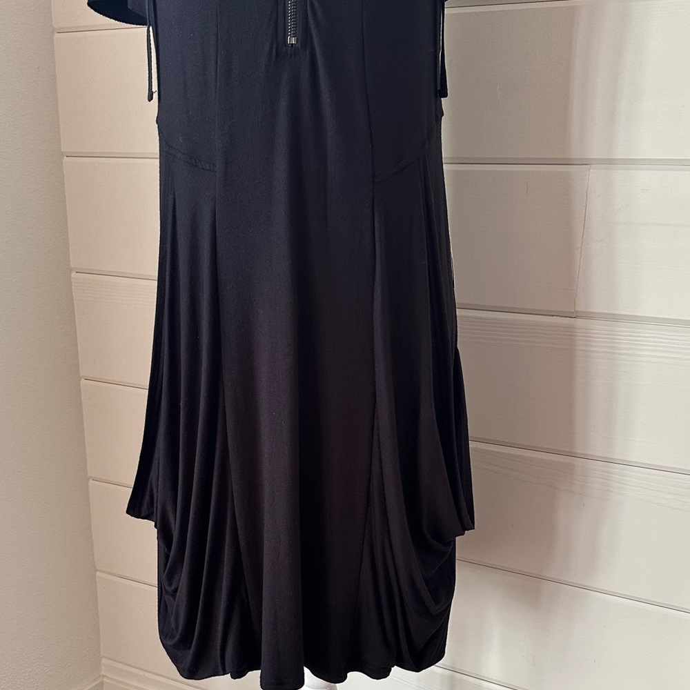 Kenzie Black Short Sleeve Zip Dress - Picture 4 of 11